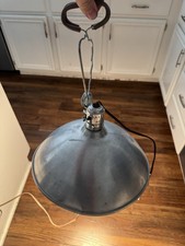 Lámpara colgante de aluminio industrial Leviton de mediados de siglo RARA probada con luz