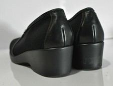 Munro American Womens slip on shoes size 6m black made in USA