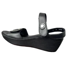 Munro Walking Wedge Womens Size 7 Black Metallic Strappy Sandals Shoe