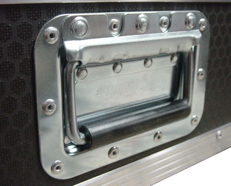 Chauvet Geyser P7 Smoke Machine Swan Flight Case (Hex) - Image 4 of 4