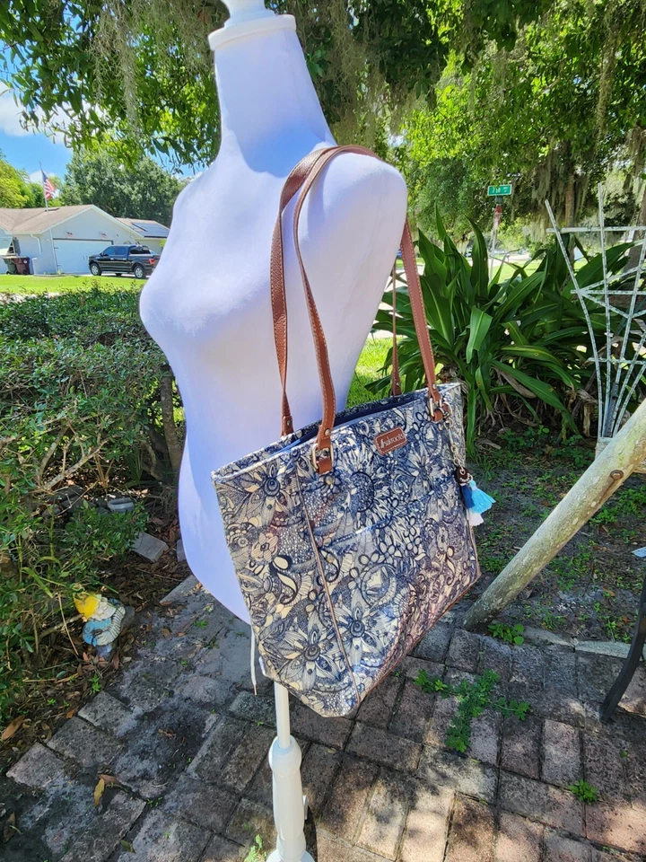 Cartera mediana de PVC floral Sakroots Navy Artists Circle Spirit Desert Foto 2 de 4