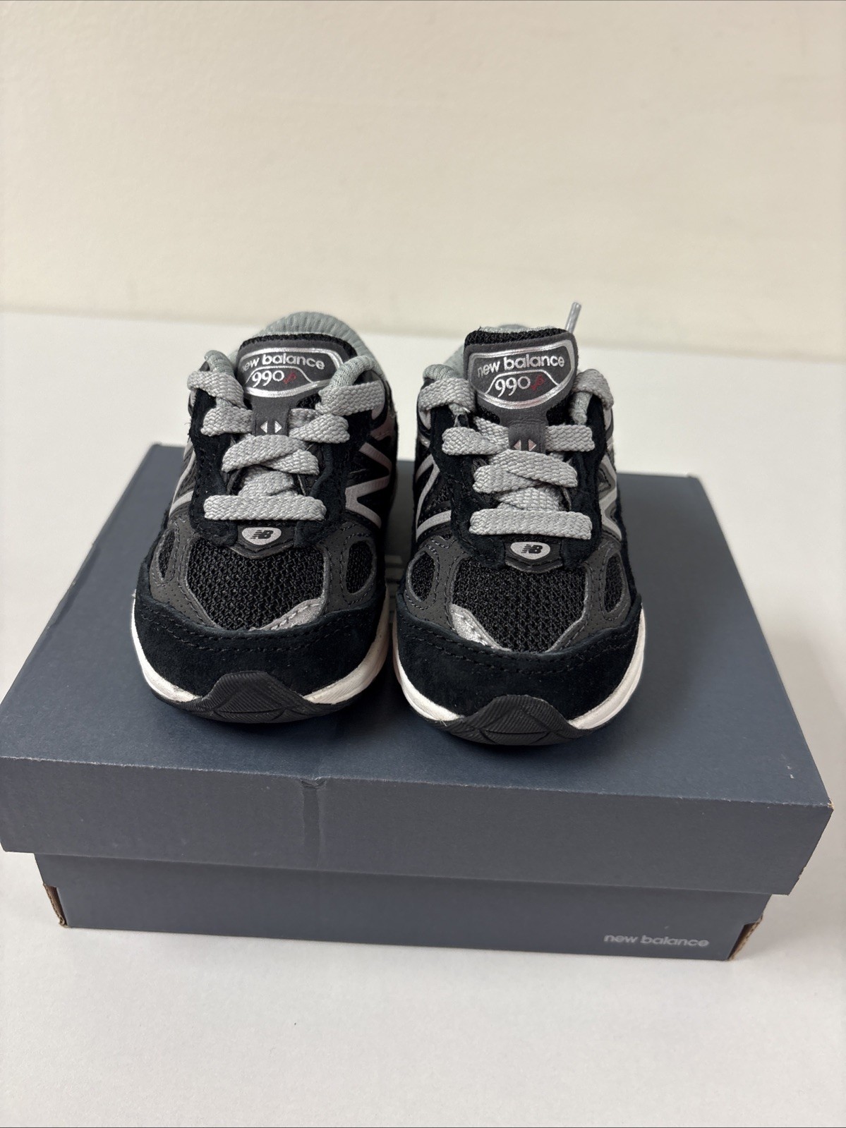 *New Balance Toddler Size 2 990v6 Black Grey