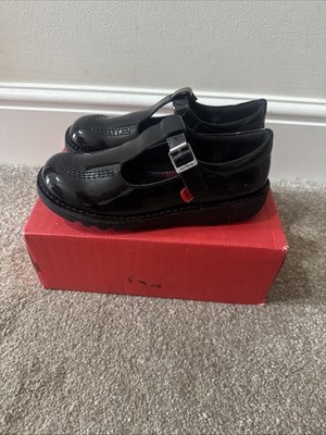 Kickers Lackleder Kick T Bar Mädchen Schulschuhe. UK Größe 2,5. Box ohne Deckel.