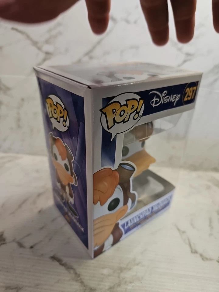 Funko POP! Disney Darkwing Duck Launchpad McQuack #297 Vinil PROTETOR POP GRÁTIS - Imagem 3 de 4