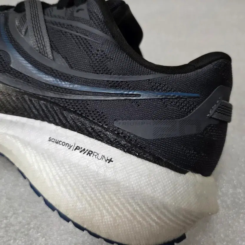 Saucony Triumph 20 PWRRUN+ Running Shoes Men 275 thumbnail 7