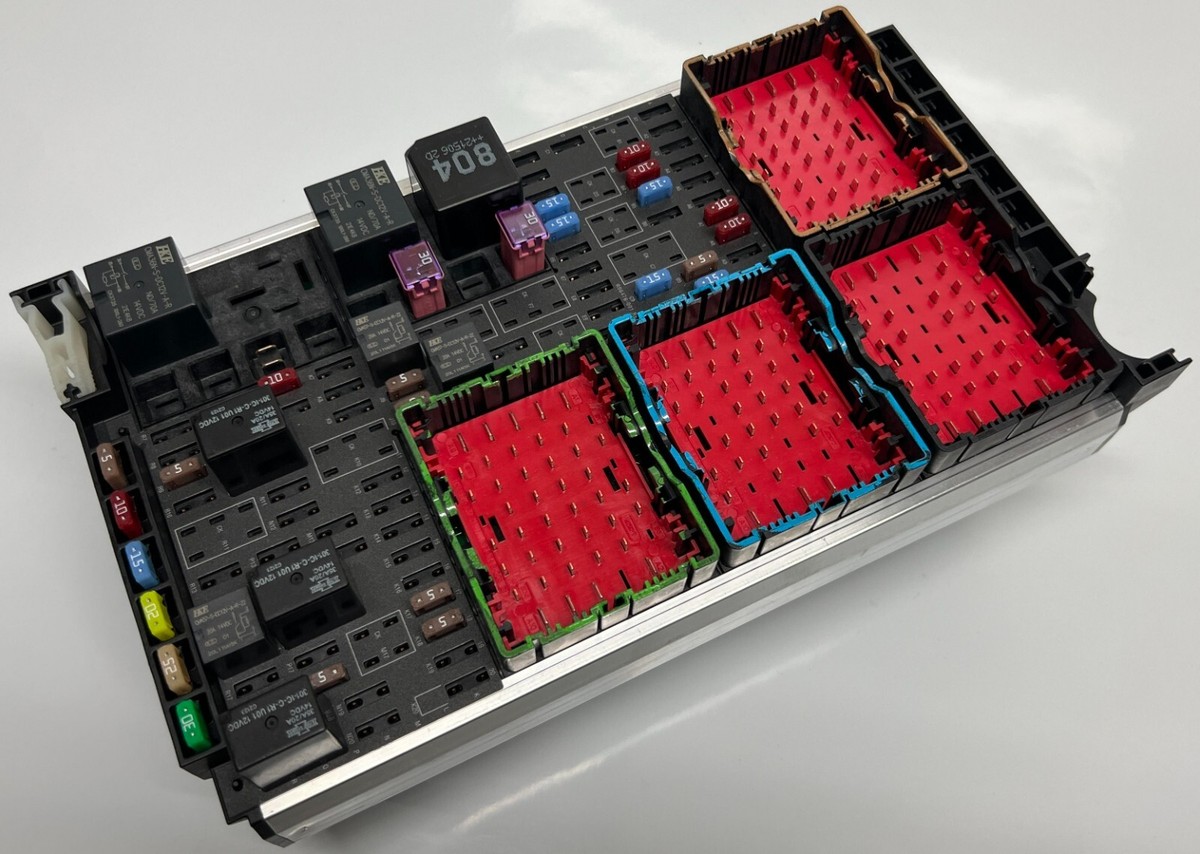 P27-1288-0101 / P27-1232-0101 Genuine Paccar Fuse - Assy Cab Pdc