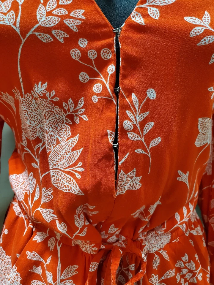 H&M 女式红色花卉 100% 纤维胶 V 领长袖休闲连身裤 8 码 — 第 3/4 张图片