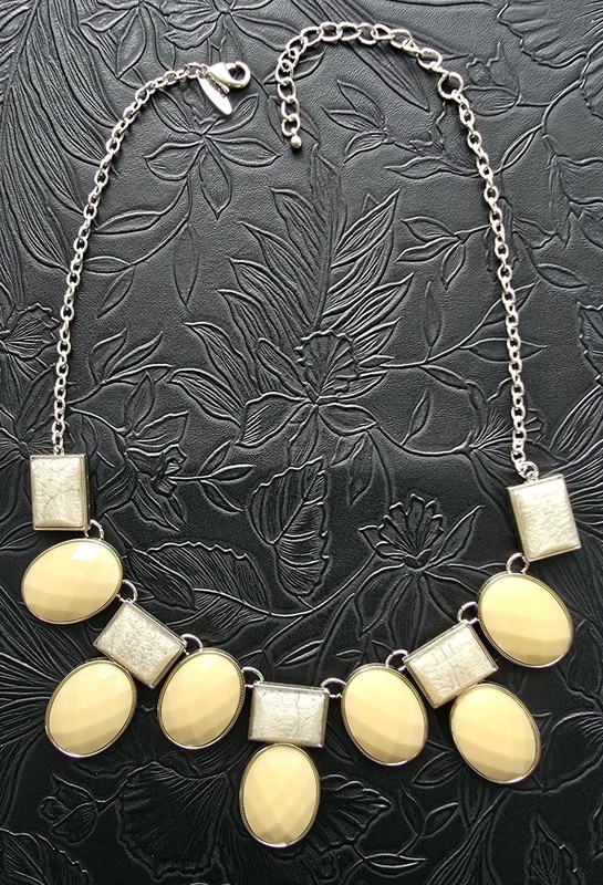 Lovely Designer Statement Necklace Marbled White & Cream Lucite Cabs Silver Tone