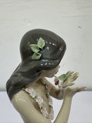 Lladro Figurine Aroma Of The Islands Tropical Girl Smelling