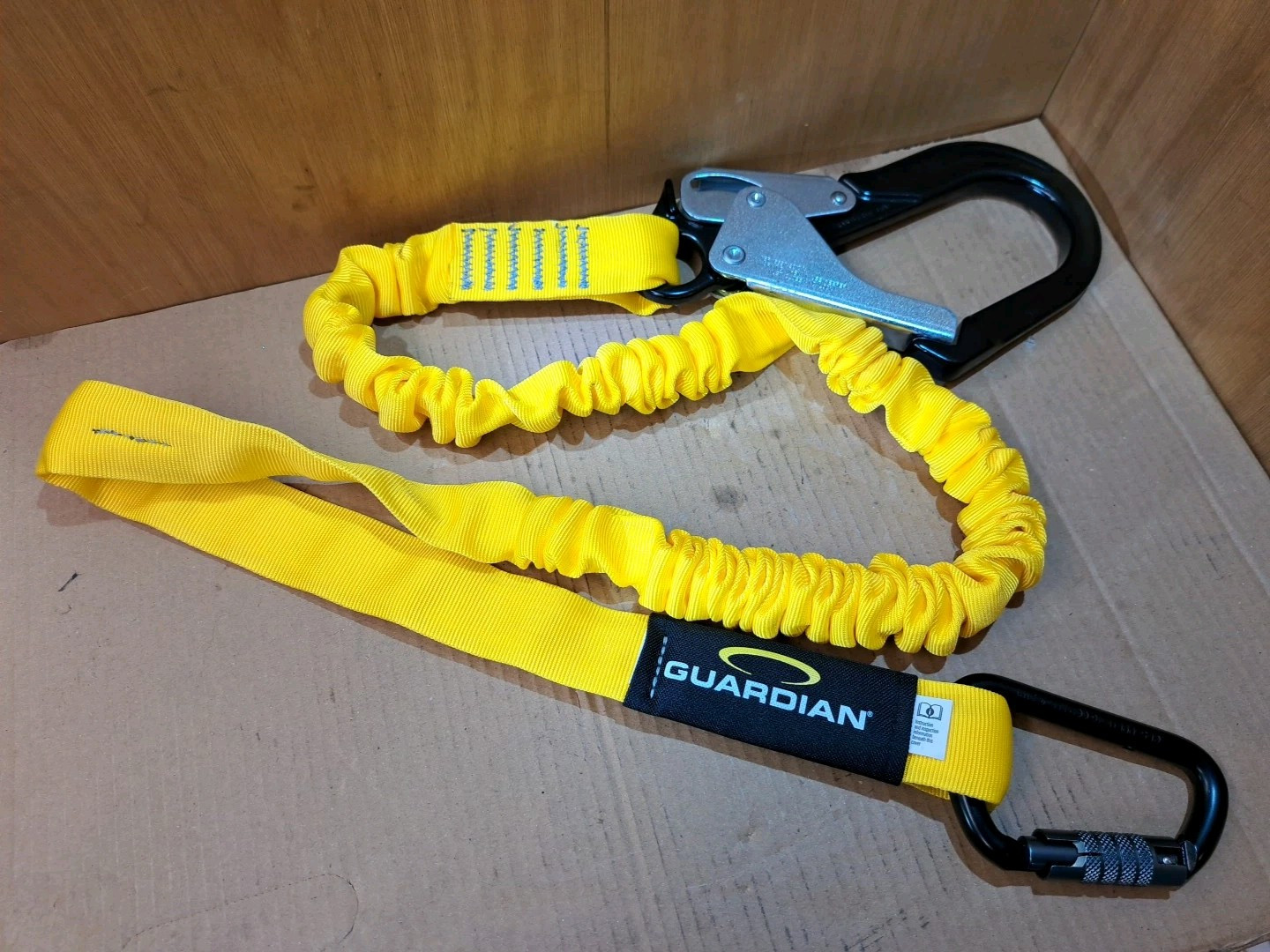 Checkmate , Guardian 36032 Internal Shock Lanyard 1.8m Scaffold Hook/Karabiner