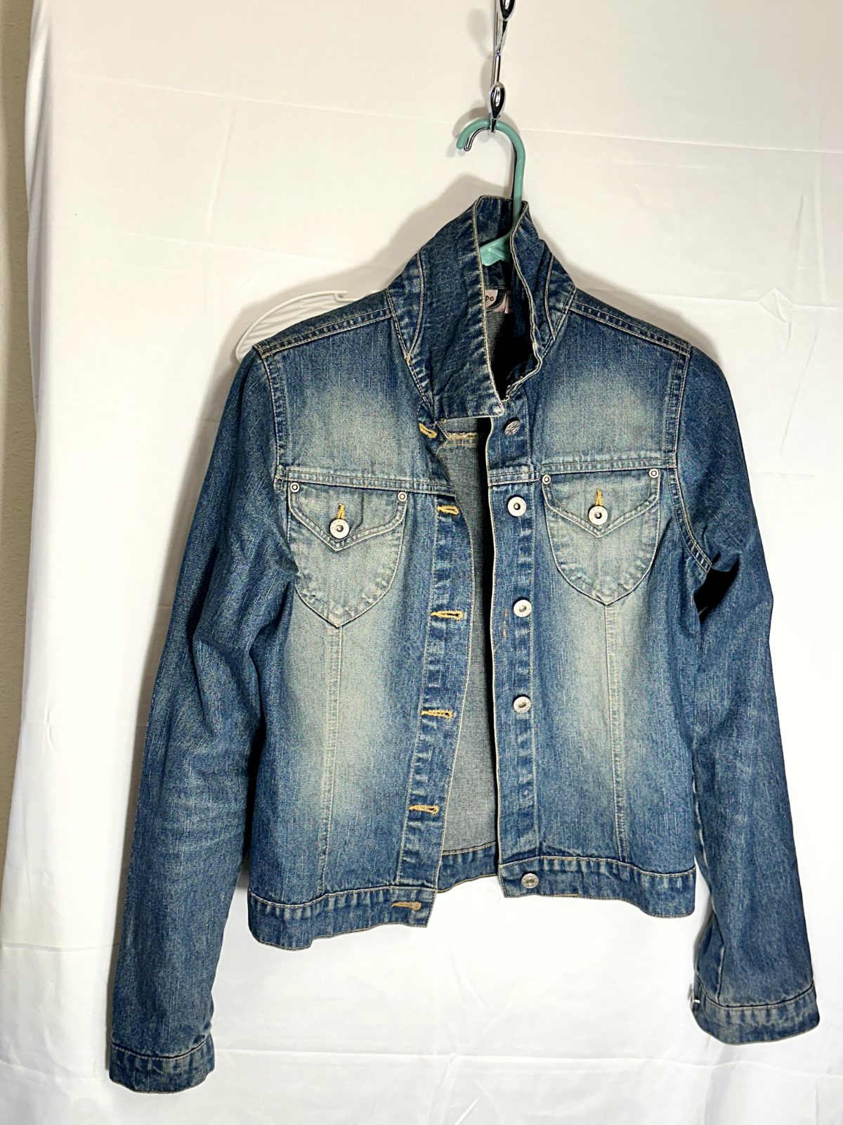 Periscope Women's Medium Distressed Denim Blue Jean Jacket Pockets Long Sleeve