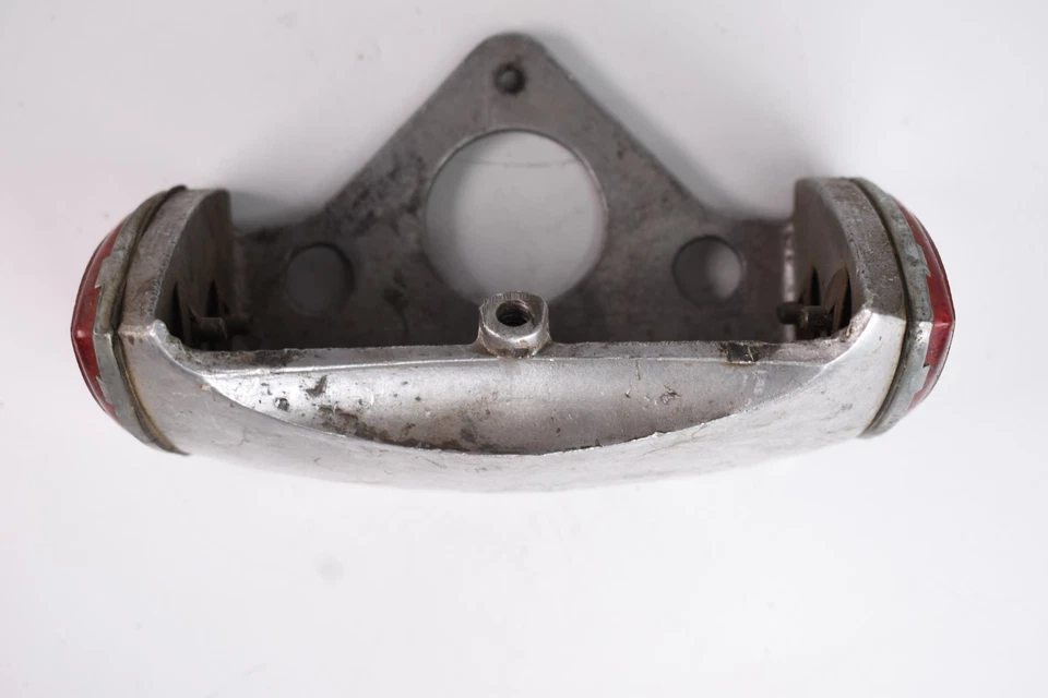 Soporte de luz trasera aleación BSA A50 A65 82-8253 plus 2 Lucas 57111 Foto 3 de 4