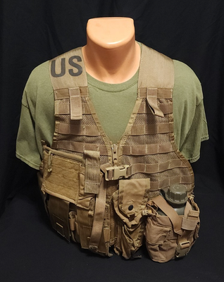USMC MOLL2ベージュ チェストリグ 中古 USMC MOLLE II Coyote Fighting Load Carrier Vest w/ Zipper FLC