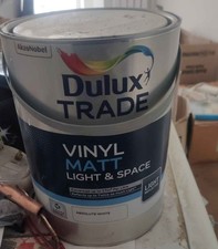 Dulux Trade Vinyl Matt Light and Space - Absolute White - 5 Litres