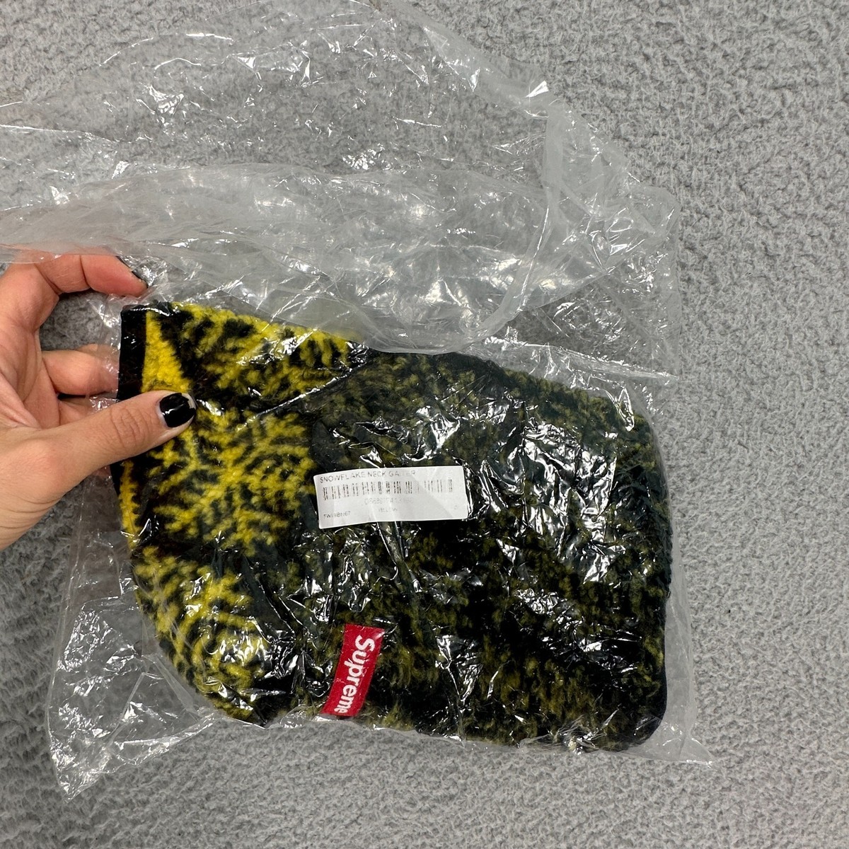 Supreme New York Snowflake Yellow Sherpa Fleece Neck Gaiter FW18