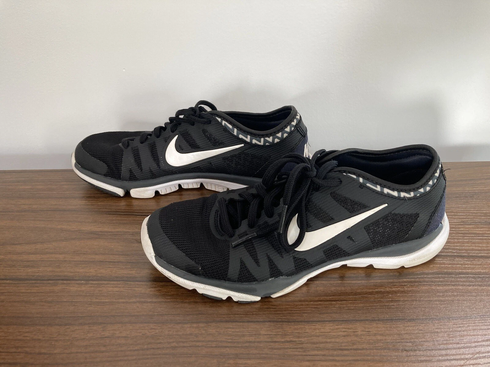 Baskets noires Nike Training Flex Supreme 683138 001 (femme taille 7)