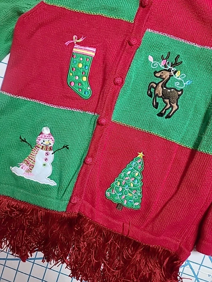 J Khaki Girls Christmas Sweater Size Large Color Block Green Red Fringe - Image 2 of 4