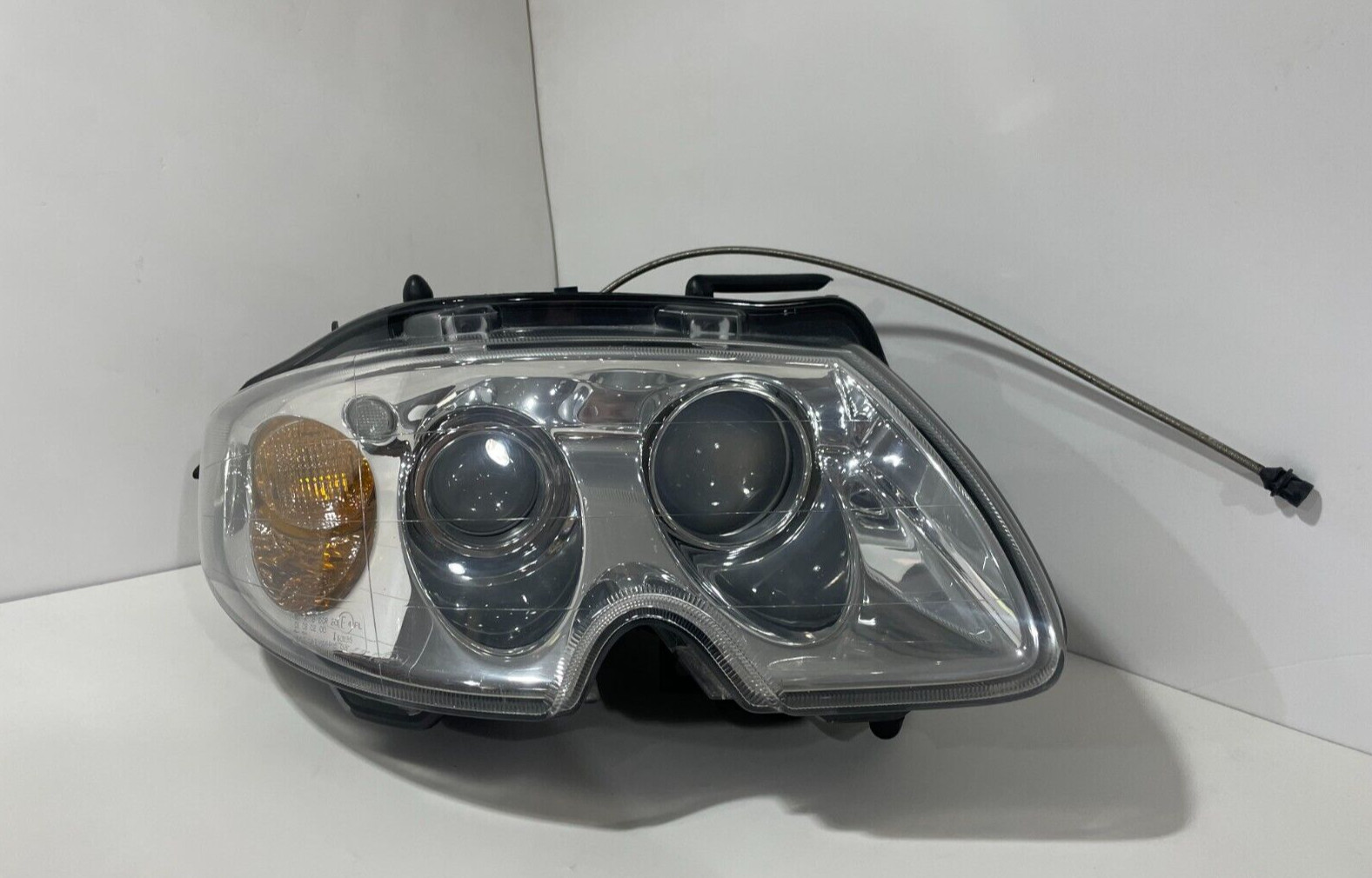 2003 - 2008 MASERATI QUATTROPORTE M139 RIGHT XENON HEADLIGHT COMPLETE OEM