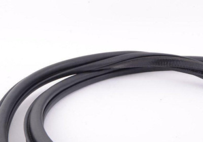 NEW VOLKSWAGEN JETTA A6 FRONT RIGHT DOOR SEAL 5C6867912J9B9 