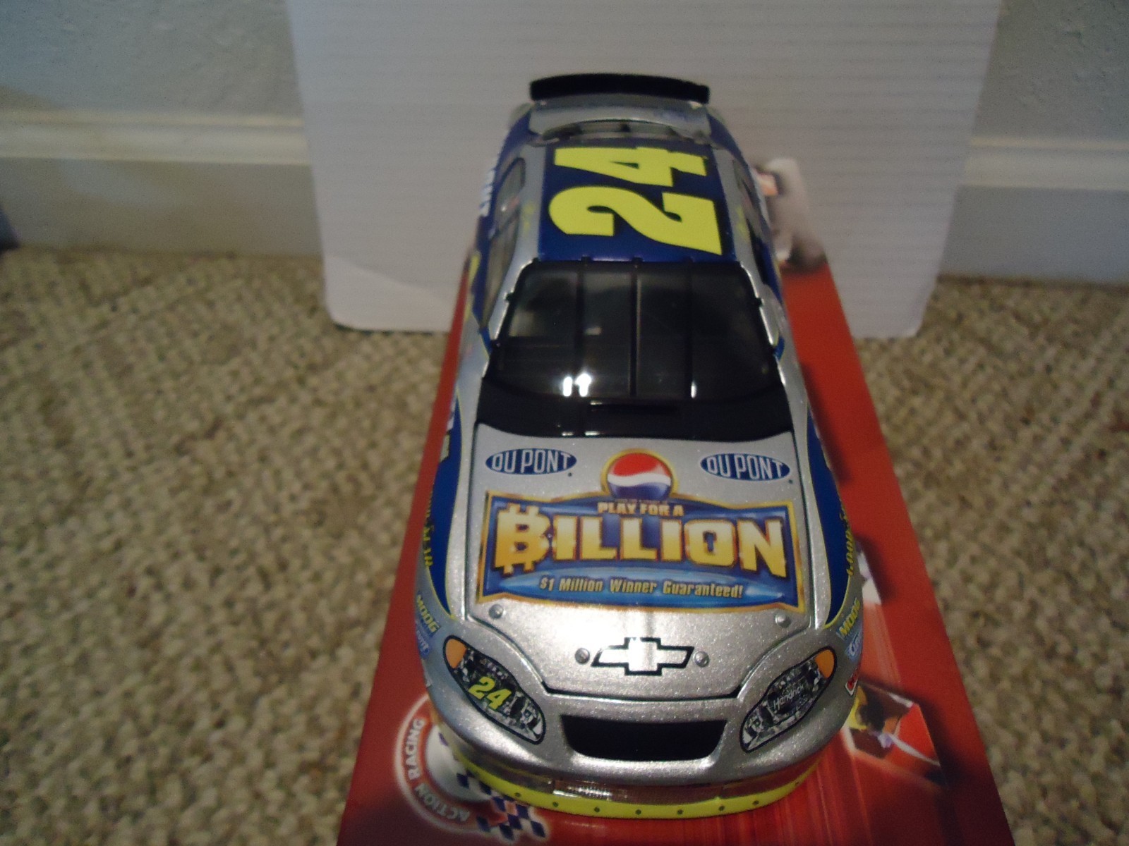 Action 2004  Jeff Gordon DuPont Pepsi "Play for a Billion" 1/24 Scale Diecast
