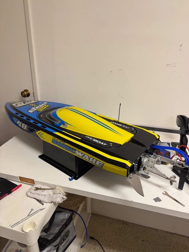 Pro Boat Super Sonicwake 48" 8S Brushless Deep-V RTR Self-Righting Boat PRB08052 - Image 2 of 4