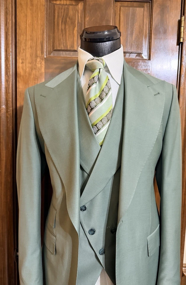 $895 Lujoso Traje MTM Verde Salvia Talla 42US Delgado Foto 2 de 4