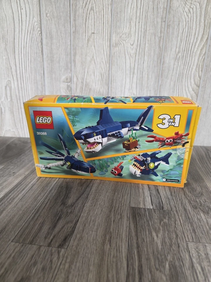Deep Sea Creatures LEGO CREATOR 3-in-1: 31088 NOT COMPLETE w/manual Shark Crab - Image 3 of 4
