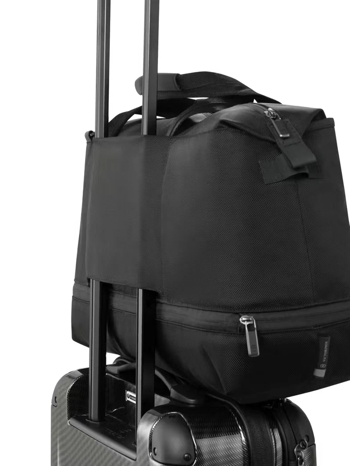 Victorinox Werks Traveler 6.0 Weekender - Image 4 of 4