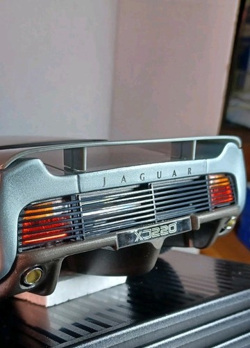 Maisto 1992 Silver Jaguar XJ220 On Display Silver 1992 ~ 1:12 Die Cast w/Box - Picture 23 of 24