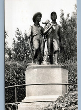 Tom Sawyer Huck Finn Statue Postcard 3.5