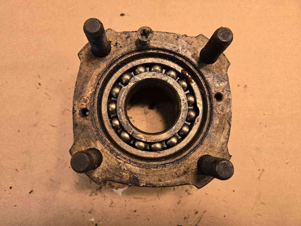 Buje de rueda de suspensión trasera original MG MGA 1500 1600 OEM Foto 3 de 4