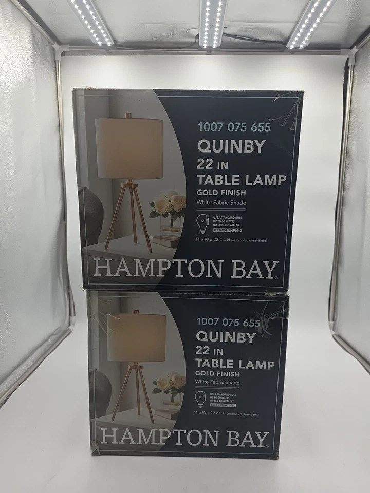 Hampton Bay Quinby 22 дюйма Настольная лампа Gold Tripod с белым тканевым абажуром - Изображение 2 из 3