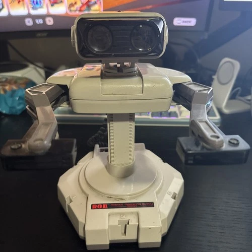 New Listing**VERY NICE** Nintendo ROB Robot Operating Buddy RARE vintage game controller