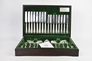 Butler of Sheffield Cavendish Collection Cutlery Set Case 68 Piece Silver Tone