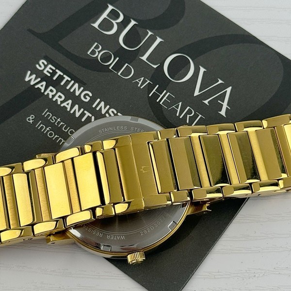 Bulova Moderno 97D116 Reloj de Cuarzo para Hombre con Esfera Negra de Diamantes y Pulsera Dorada, 42mm 4