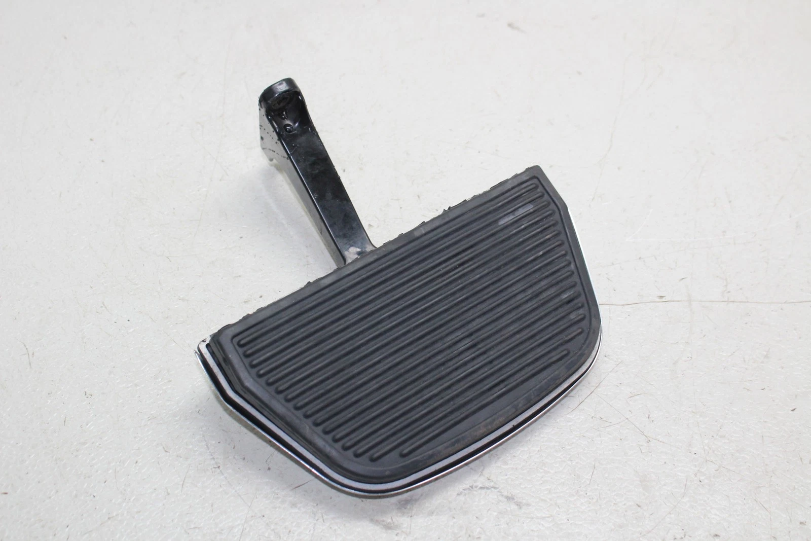 2003 Harley Fat Boy Anniversary Efi Flstfi Rear Right Passenger Foot Step Peg