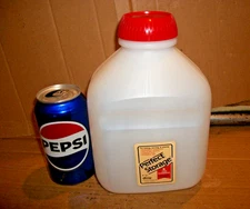 NEW Vintage Perfect Storage 2 Quart Drink/Beverage Pitcher Measuring Bottle-Red