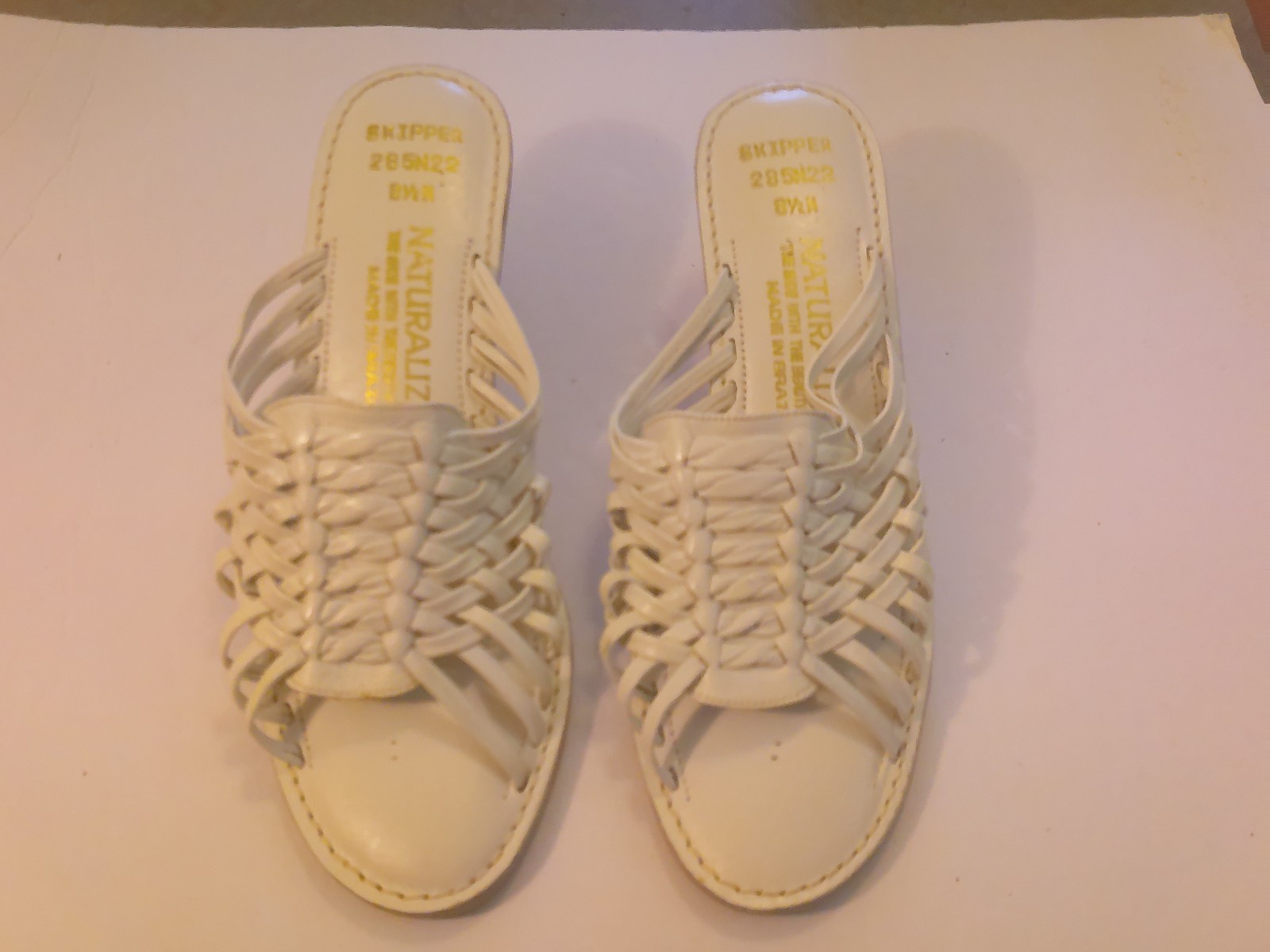 APL Sandali con zeppa Naturalizer in pelle bianca punta aperta 2 5" misura 8 5N