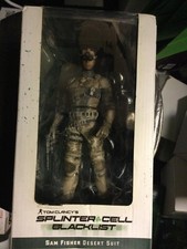 Statua tuta Tom Clancy's Splinter Cell Sam Fisher nel deserto. Lievi danni alla scatola