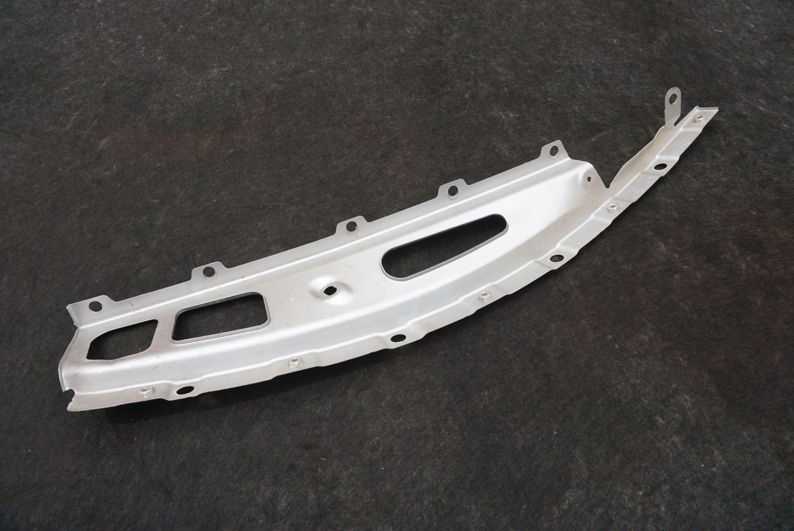 Front Right Fender Apron Top Bracket 66883300 Maserati GranTurismo S M145 08-19