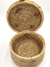Woven Wicker Straw Basket Lid BOHO Round Handmade Storage 9x5" Ratan Box Weave