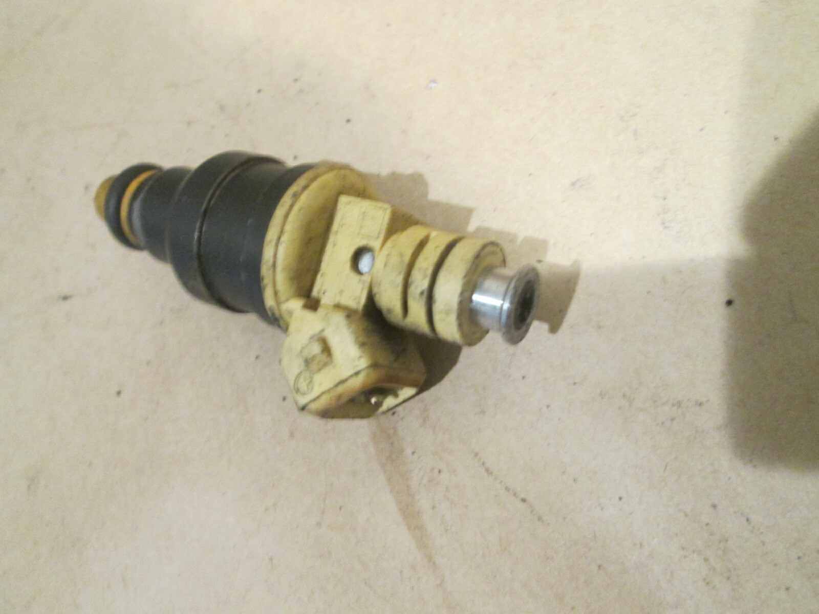 Ferrari 348, Mondial T - Fuel Injector P/N 130968