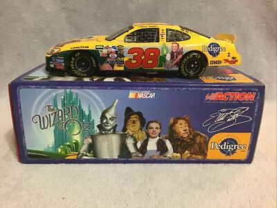 2004 Action ELLIOTT SADLER #38 Pedigree M&M's / Wizard Of Oz Ford