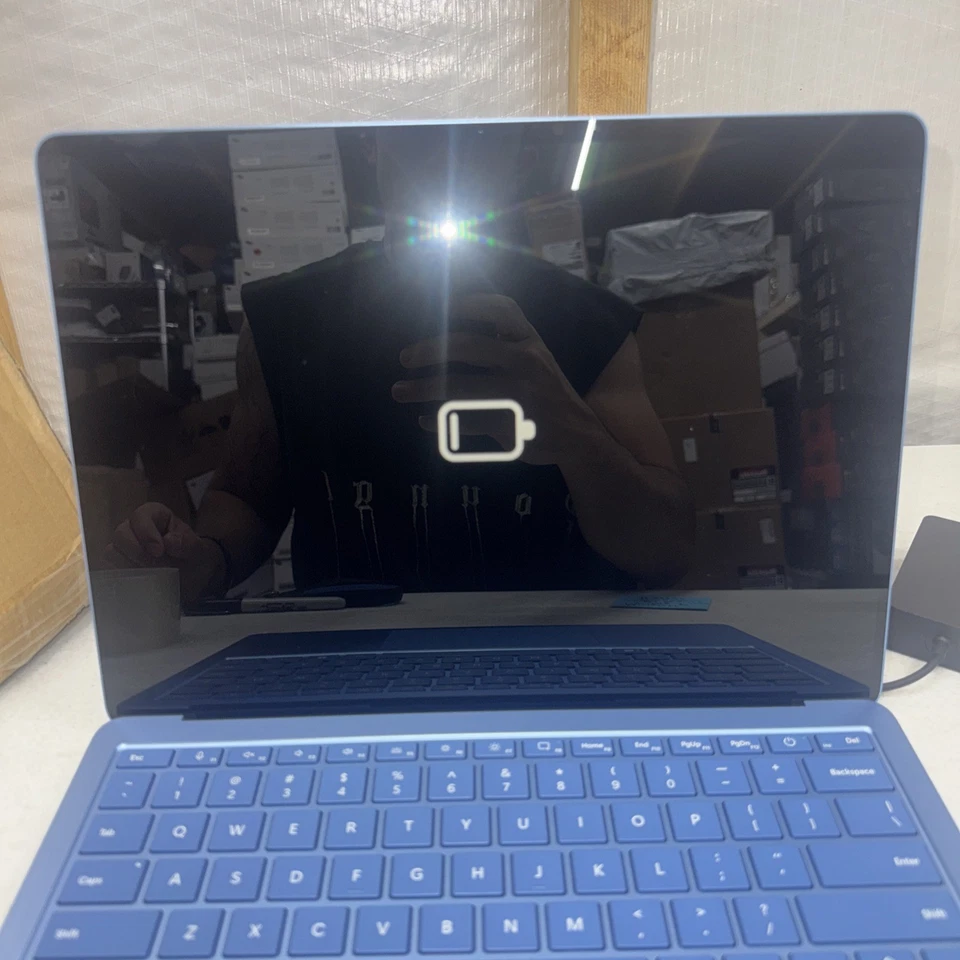 Microsoft Surface 2024 Windows 11 Copilot+ 13.8” 512 GB SSD Sapphire *OPENBOX* - Image 3 of 4