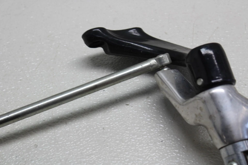 Harley-Davidson Sportster 1200 XL1200C 2007-2012 reposapiés delantero derecho clavija paso Foto 3 de 4