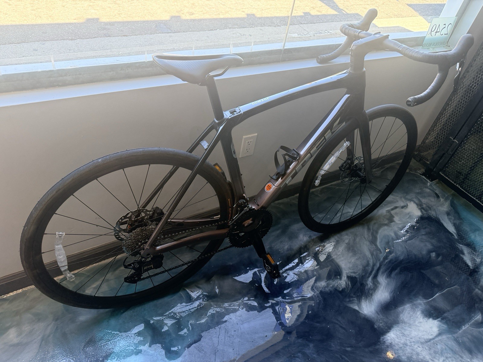 Trek Domane SL5 Carbon Road Bike 56  2026