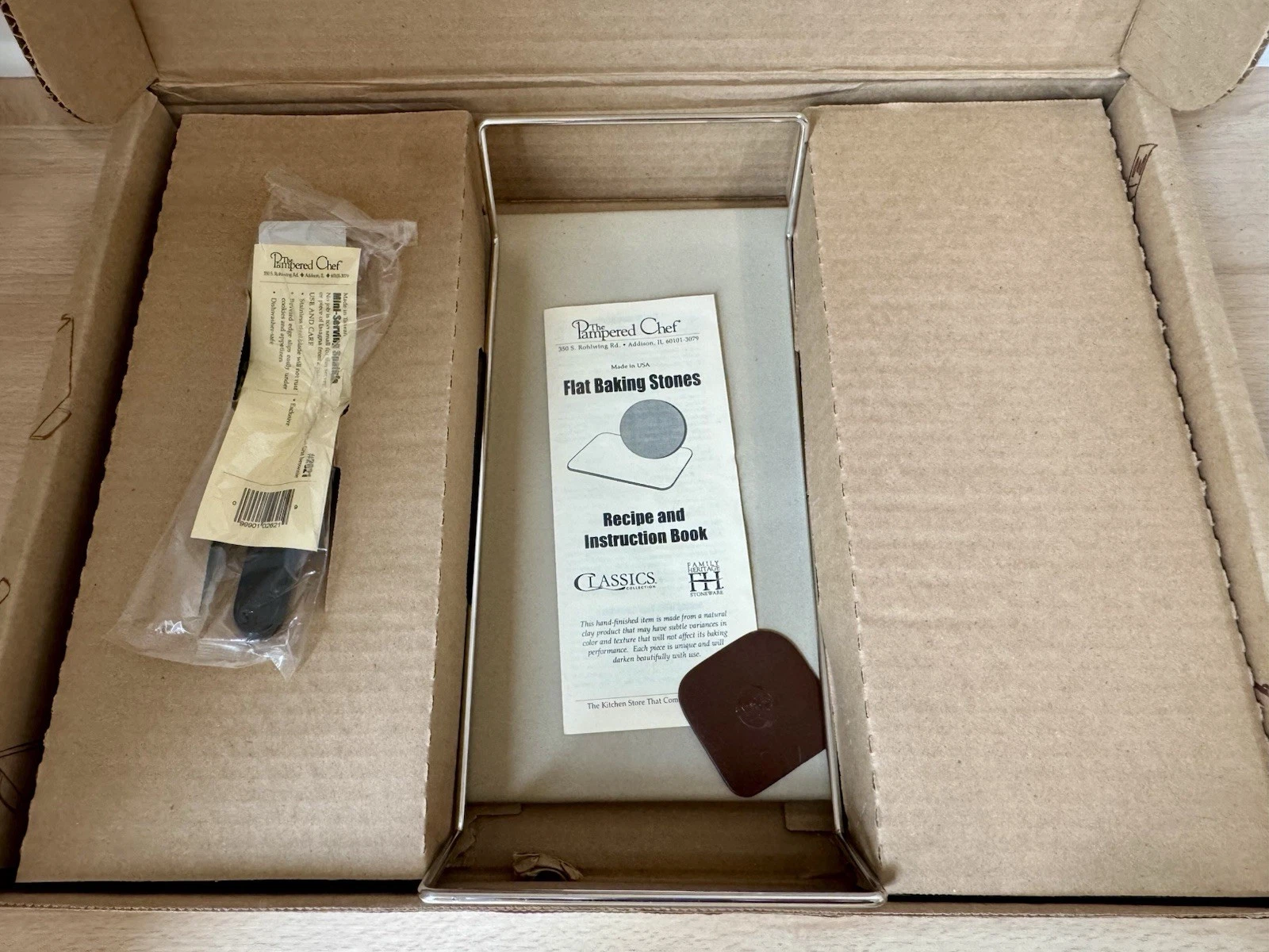 Pampered Chef Gift Set 1350 Rectangle Stone, Metal Rack, & Mini Spatula 2621 New