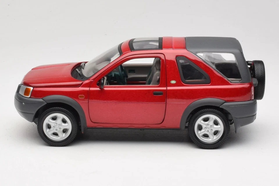 7885 Land Rover Freelander Red ERTL 1:18 - Immagine 4 di 4