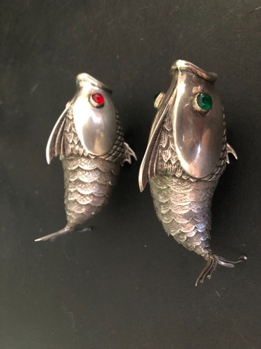 Antique Salt ant Paper Shakers in a Form of Articulated Sterling Silver Fishes - Picture 17 of 18