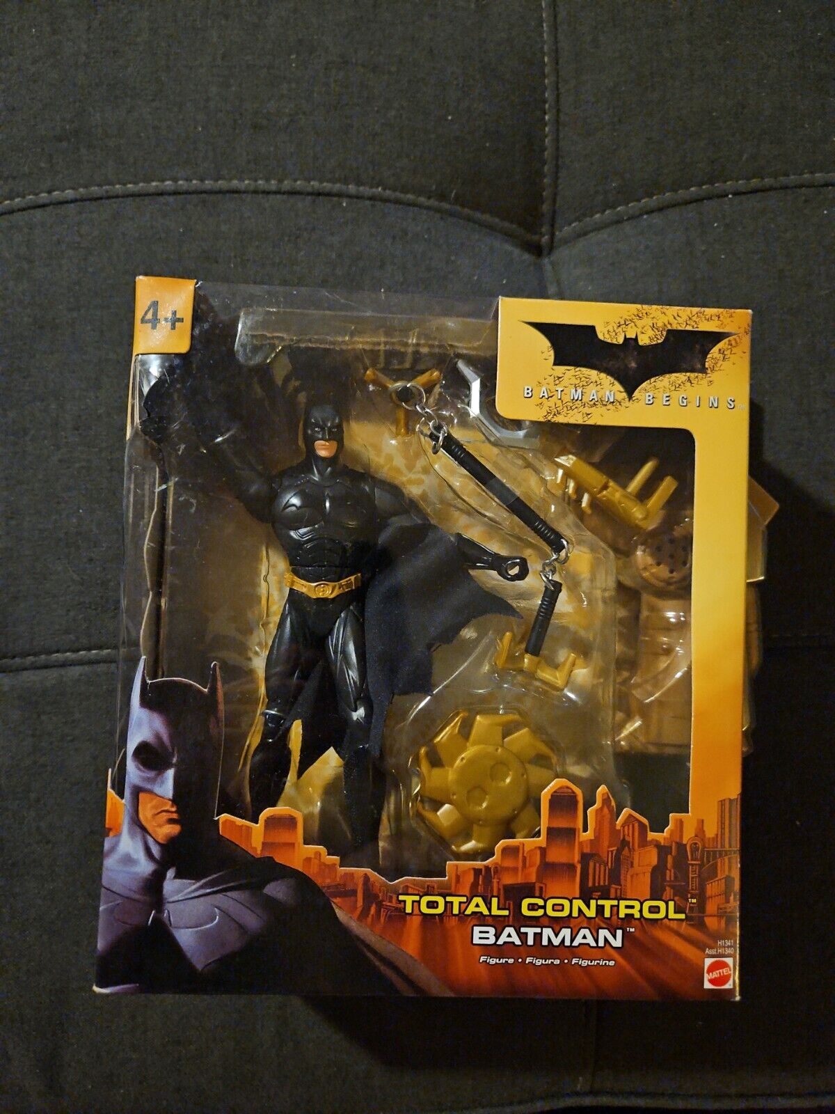 Batman Begins Total Control Batman Action Figure W/Accessories